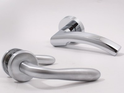 Матова або глянсова дверна фурнітура: що вибрати для стильного та практичного інтер'єру